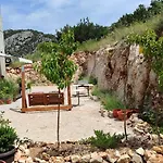 Antea Hvar * חוואר